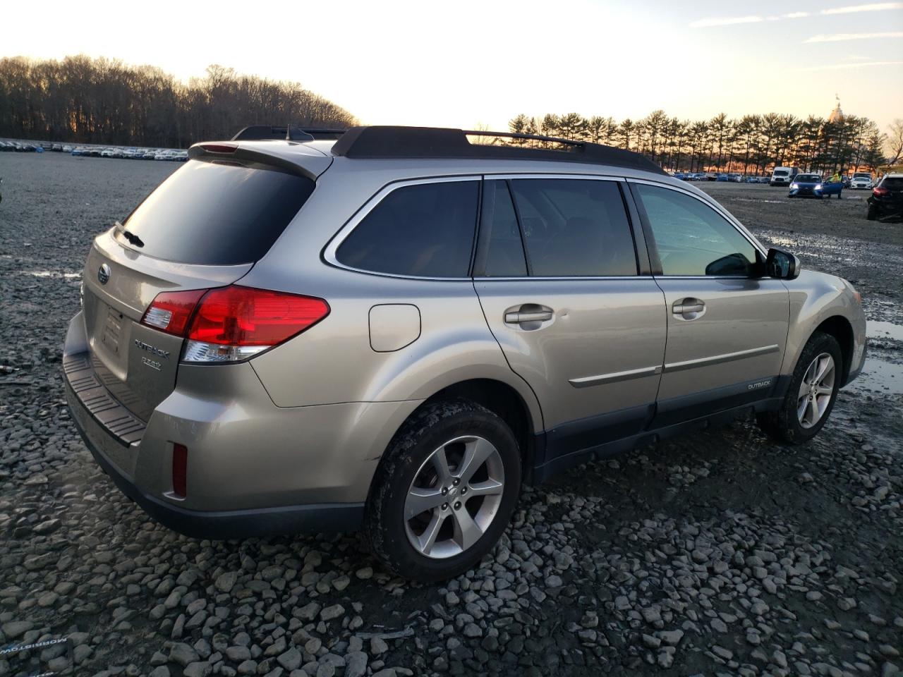 Obraz 3 z 2014 SUBARU OUTBACK 2.5I LIMITED 2014 z VIN 4S4BRBLC4E3304496