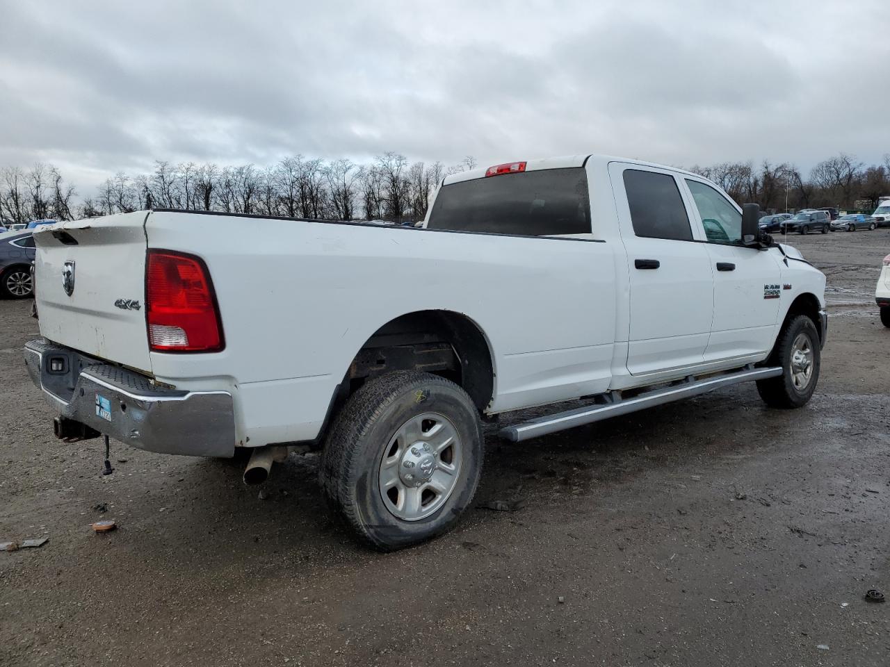 Image 3 of 2015 RAM 2500 ST 2015 with VIN 3C6UR5HJ0FG588057