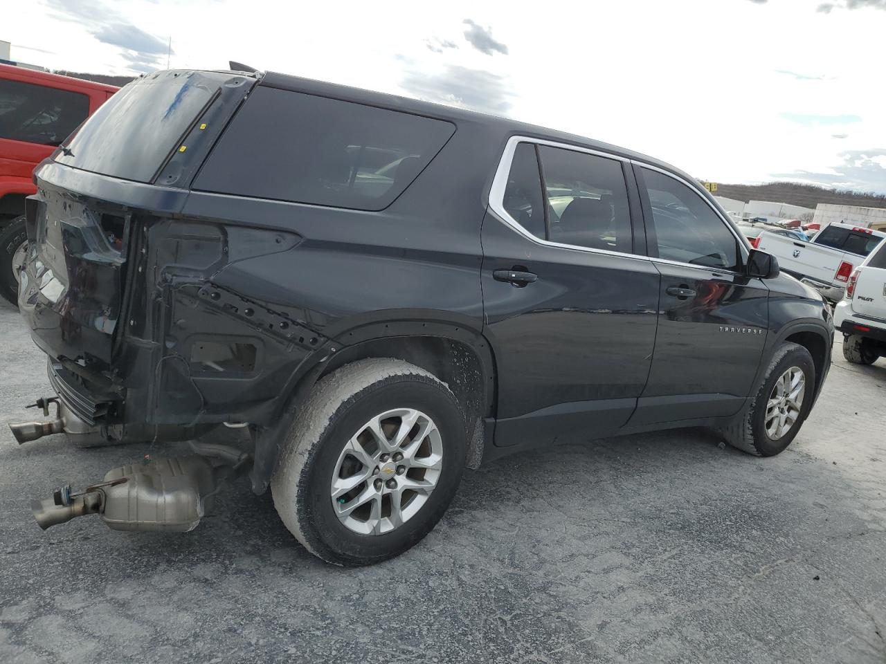 Изображение 3 2020 CHEVROLET TRAVERSE LS 2020 с VIN 1GNERFKW3LJ101944