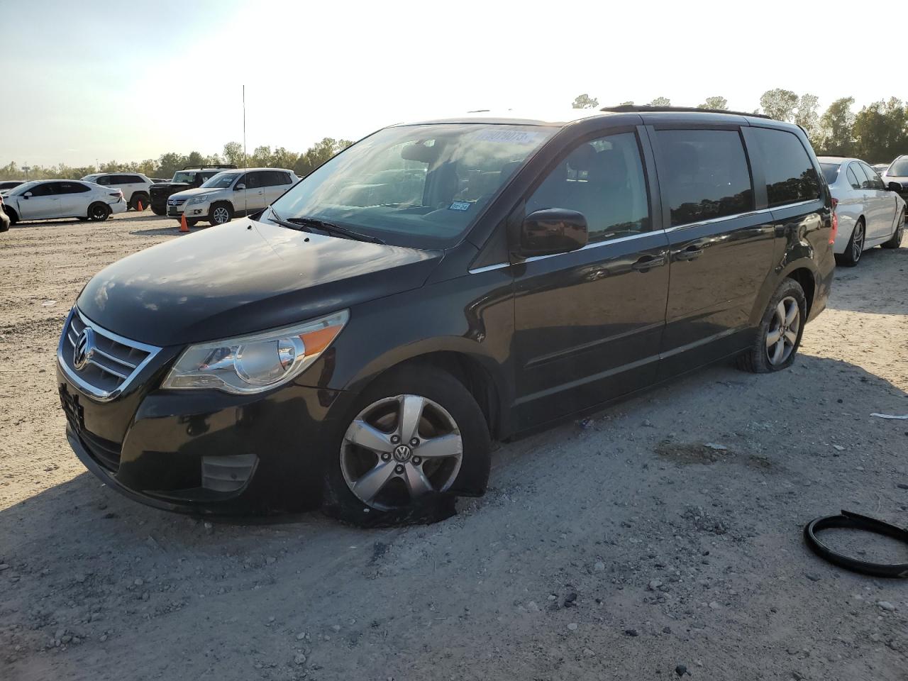 Изображение 1 2011 VOLKSWAGEN ROUTAN SE 2011 с VIN 2V4RW3DGXBR670328