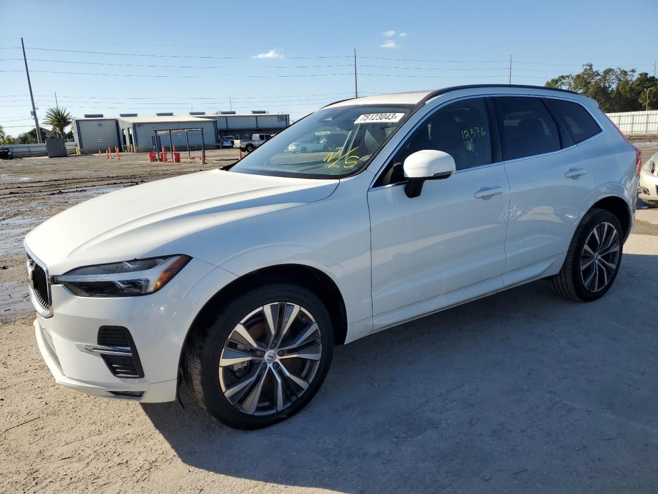 Image 1 of 2022 VOLVO XC60 B5 MOMENTUM 2022 with VIN YV4L12DK9N1954732