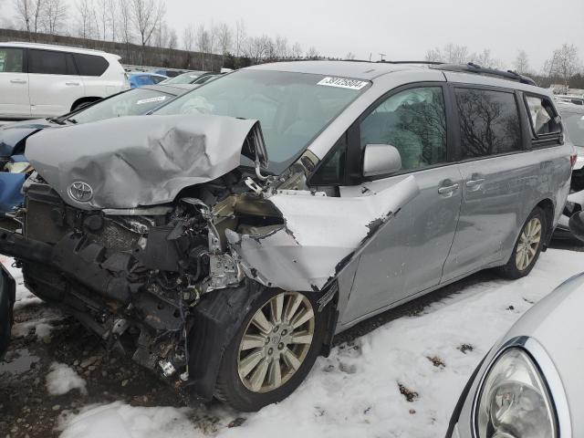 2017 TOYOTA SIENNA LE 2017 image