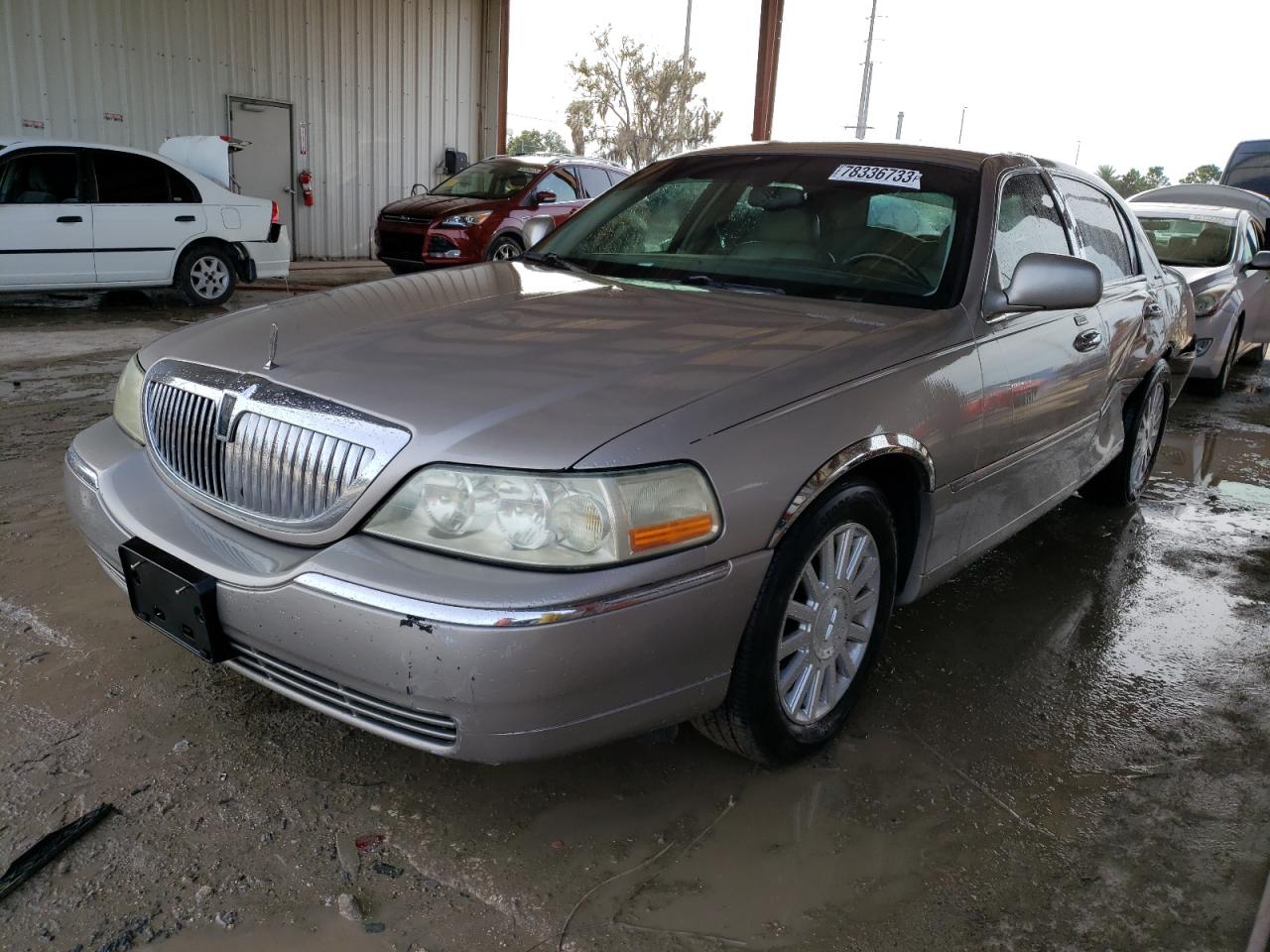 Image 1 of 2003 LINCOLN TOWN CAR EXECUTIVE 2003 with VIN 1LNHM81W43Y618139