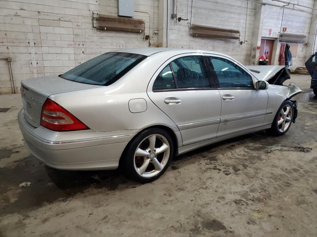 Изображение 3 2004 MERCEDES-BENZ C 230K SPORT SEDAN 2004 с VIN WDBRF40J64A640430