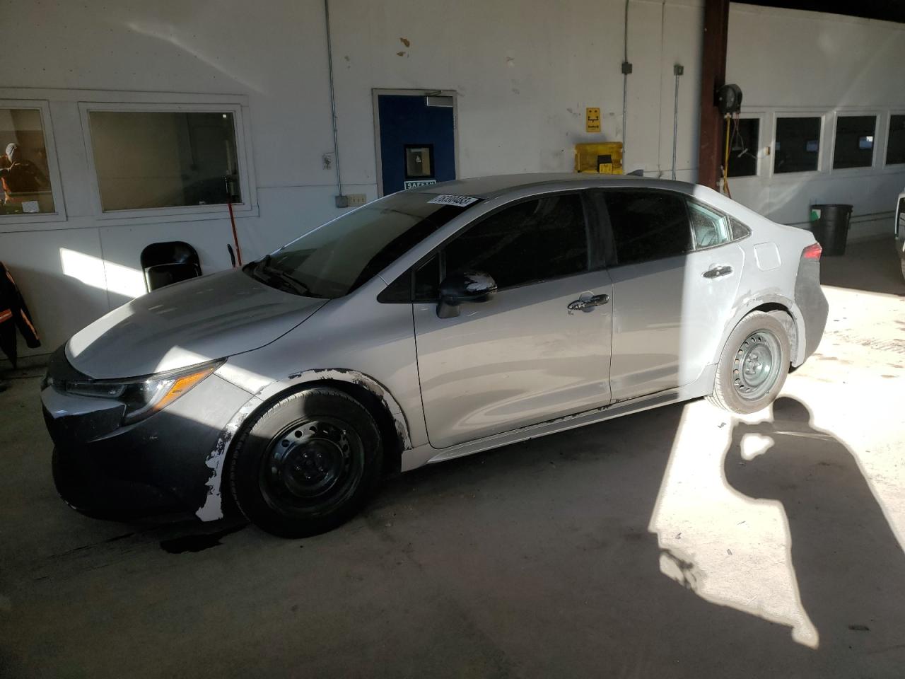 Obraz 1 z 2021 TOYOTA COROLLA LE 2021 z VIN 5YFEPMAEXMP183485