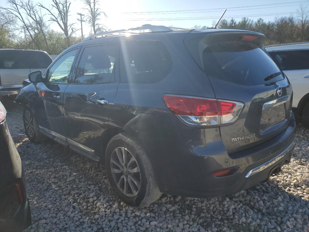 Image 2 of 2014 NISSAN PATHFINDER S 2014 with VIN 5N1AR2MM8EC622124