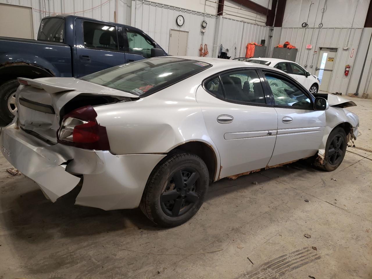 Image 3 of 2005 PONTIAC GRAND PRIX  2005 with VIN 2G2WP522951335761