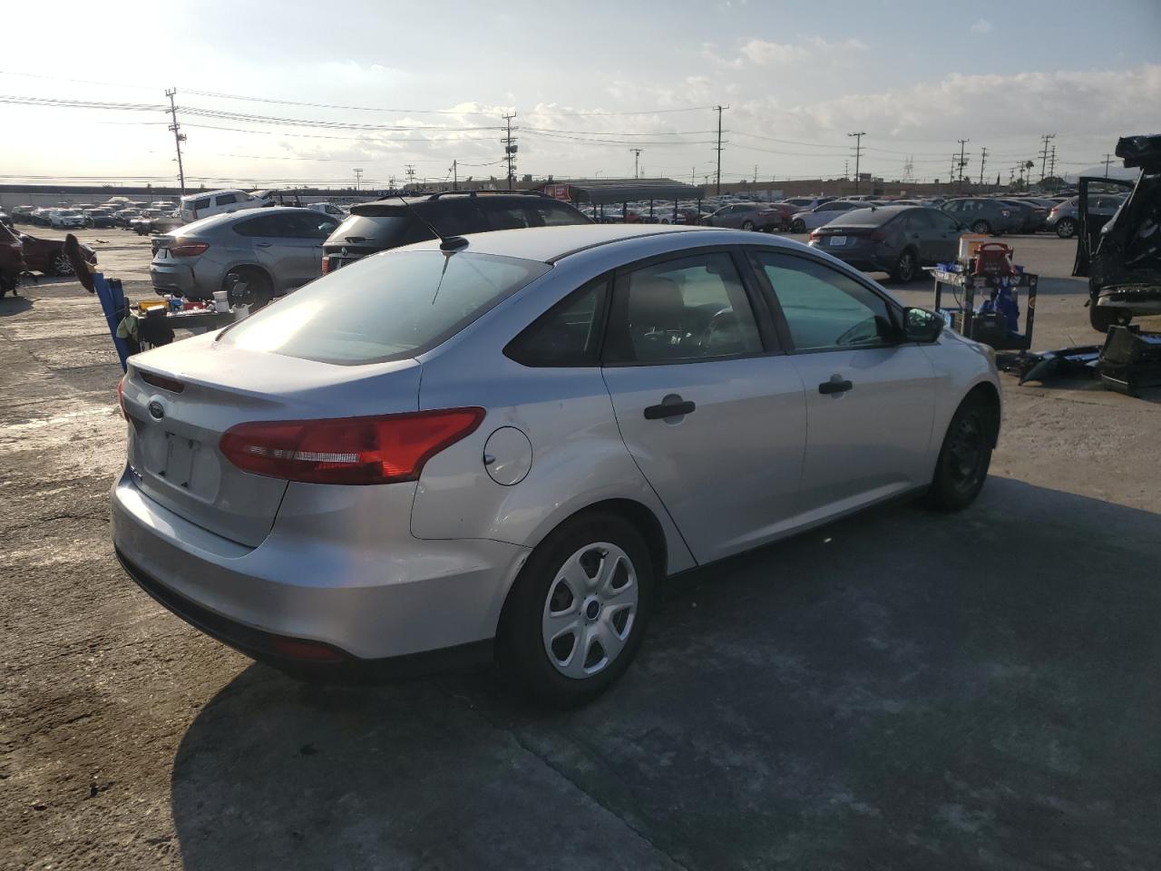 Изображение 3 2015 FORD FOCUS S 2015 с VIN 1FADP3E28FL324559