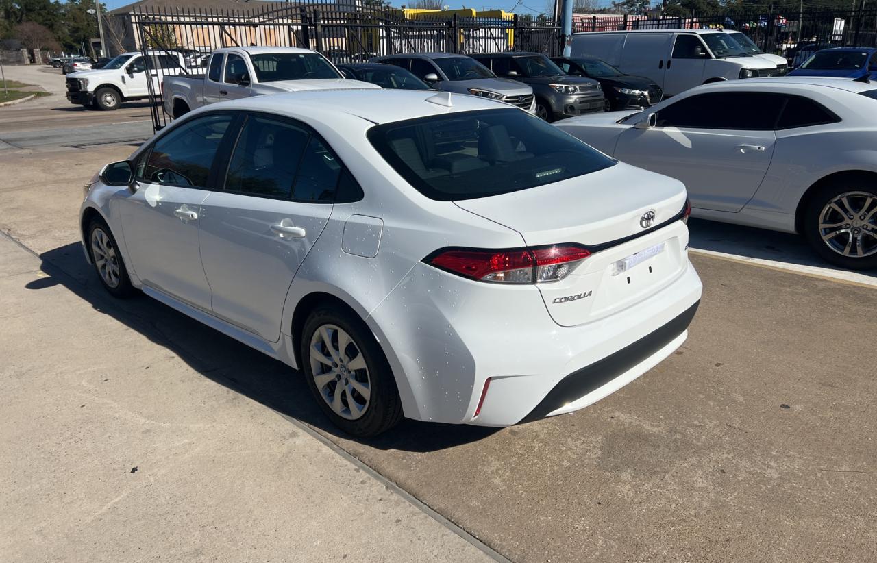 Image 3 of 2021 TOYOTA COROLLA LE 2021 with VIN 5YFEPMAE5MP185953
