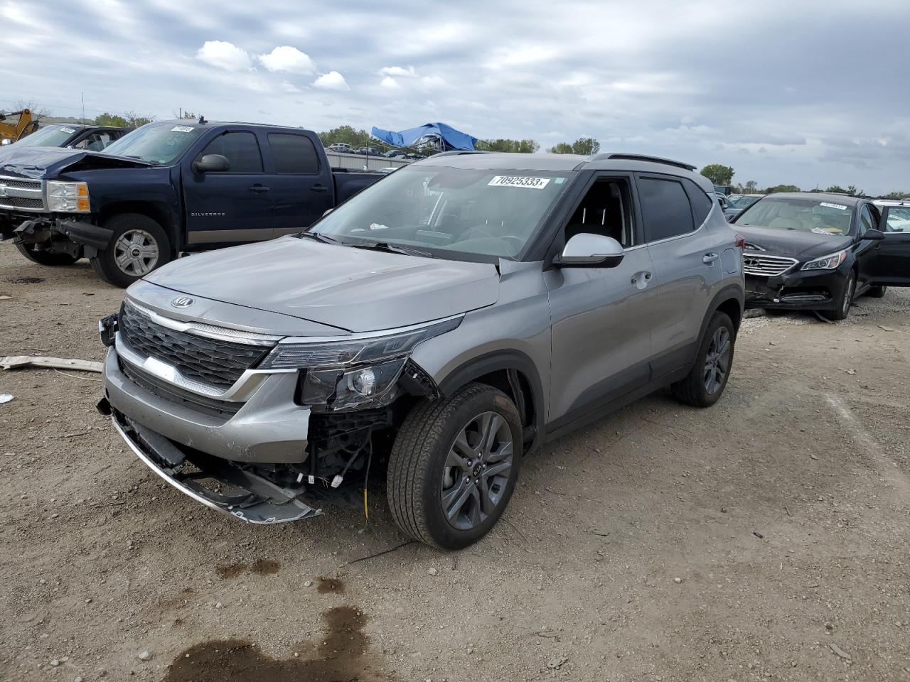 Image 1 of 2021 KIA SELTOS S 2021 with VIN KNDEU2AA6M7129614