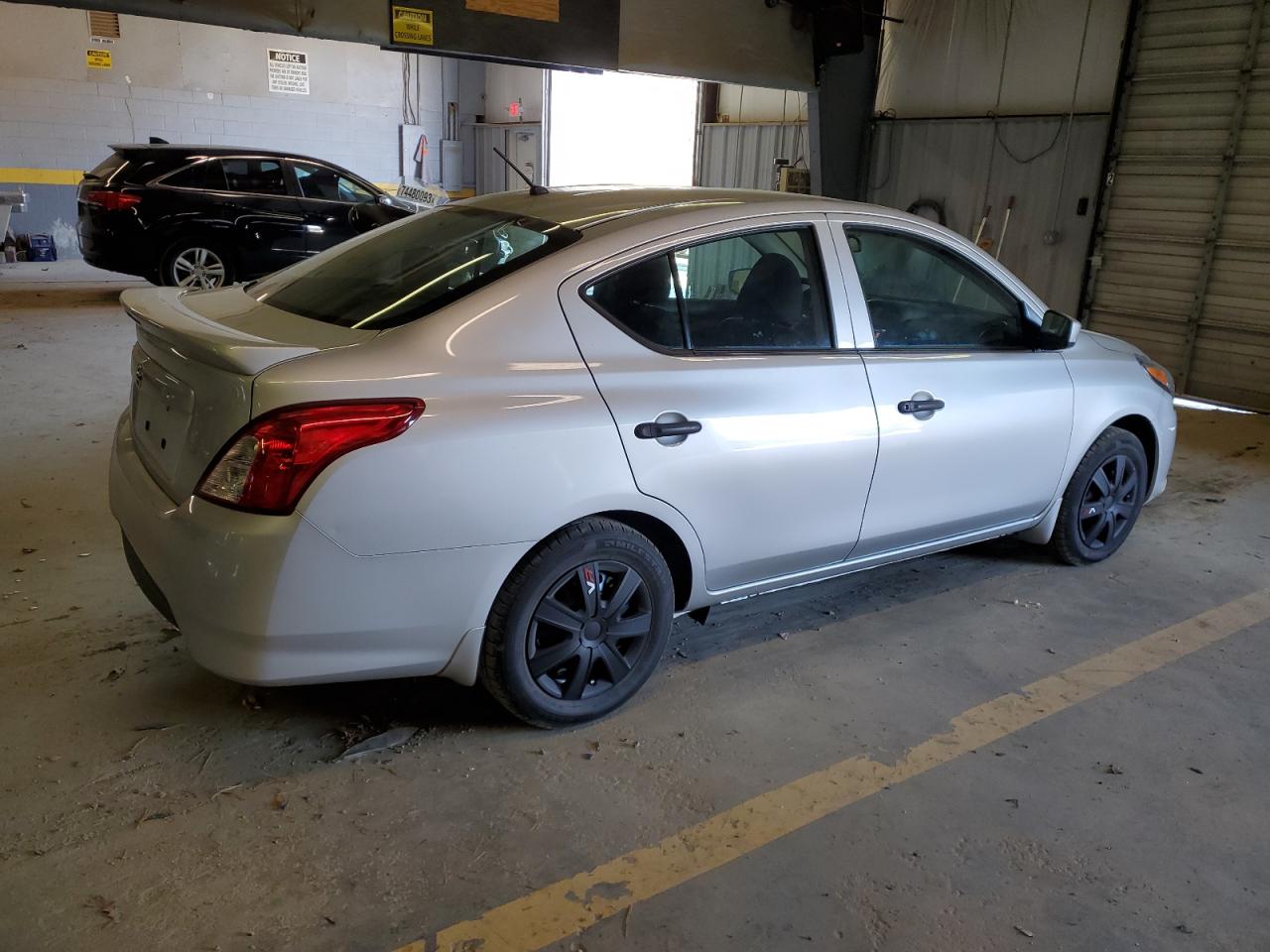 Изображение 3 2019 NISSAN VERSA S 2019 с VIN 3N1CN7AP1KL807123