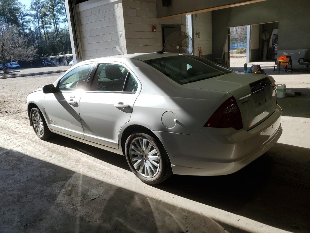 Image 2 of 2010 FORD FUSION HYBRID 2010 with VIN 3FADP0L35AR159817