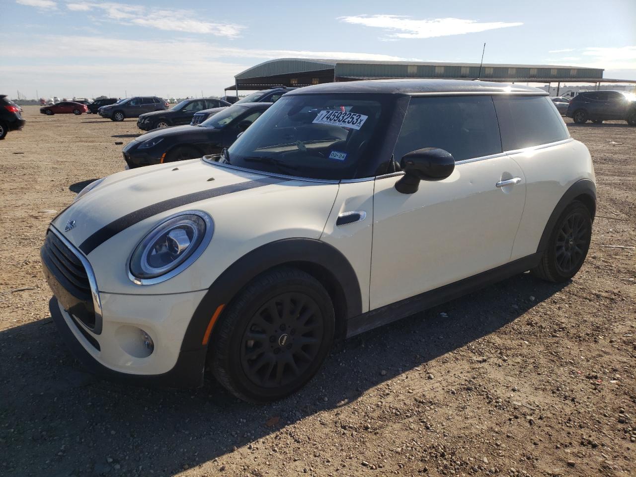 Obraz 1 z 2021 MINI COOPER  2021 z VIN WMWXR3C06M2N97907