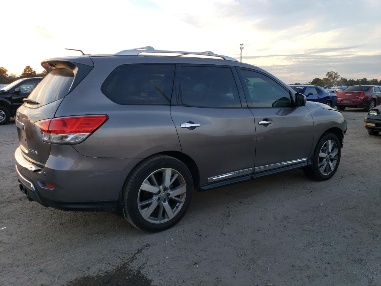 Image 3 of 2014 NISSAN PATHFINDER S 2014 with VIN 5N1AR2MN1EC612348