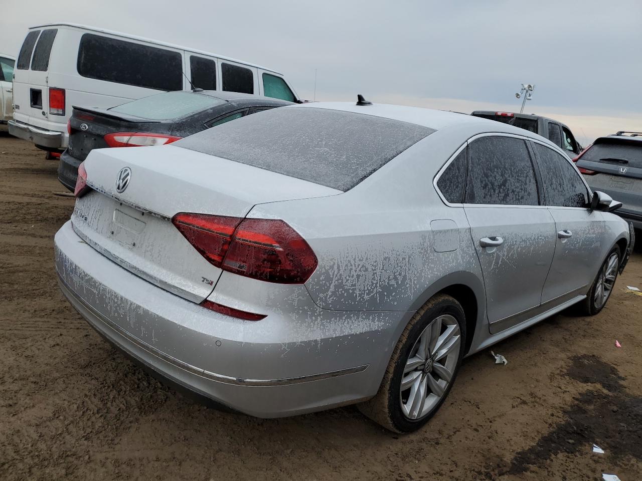 Изображение 3 2017 VOLKSWAGEN PASSAT SE 2017 с VIN 1VWGT7A36HC073193