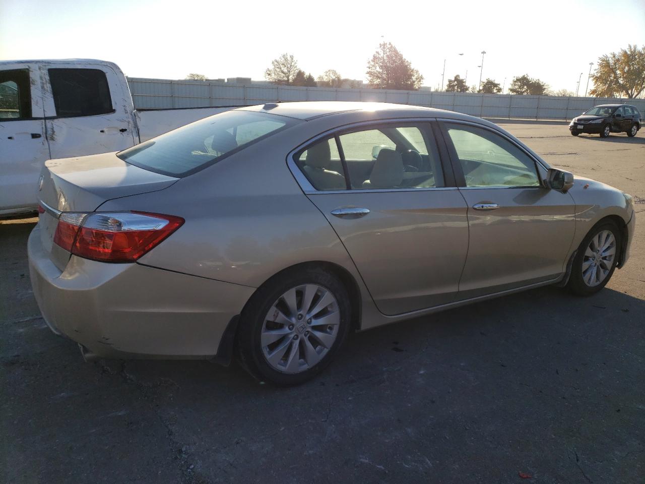 Изображение 3 Honda Accord Exl 2015 с VIN 1HGCR2F8XFA117696