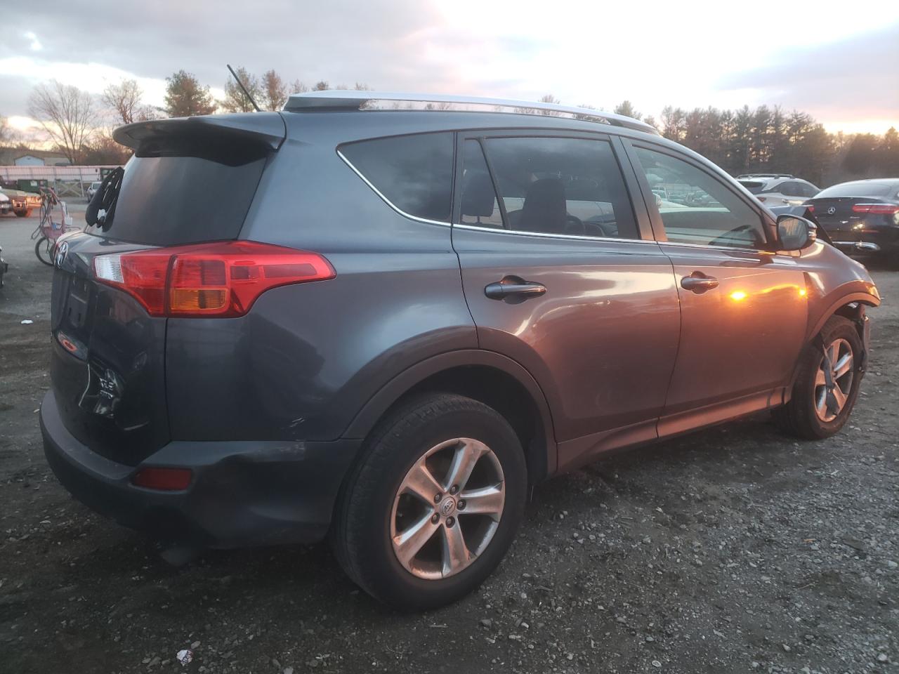 Изображение 3 2013 TOYOTA RAV4 XLE 2013 с VIN JTMRFREV4DD045035