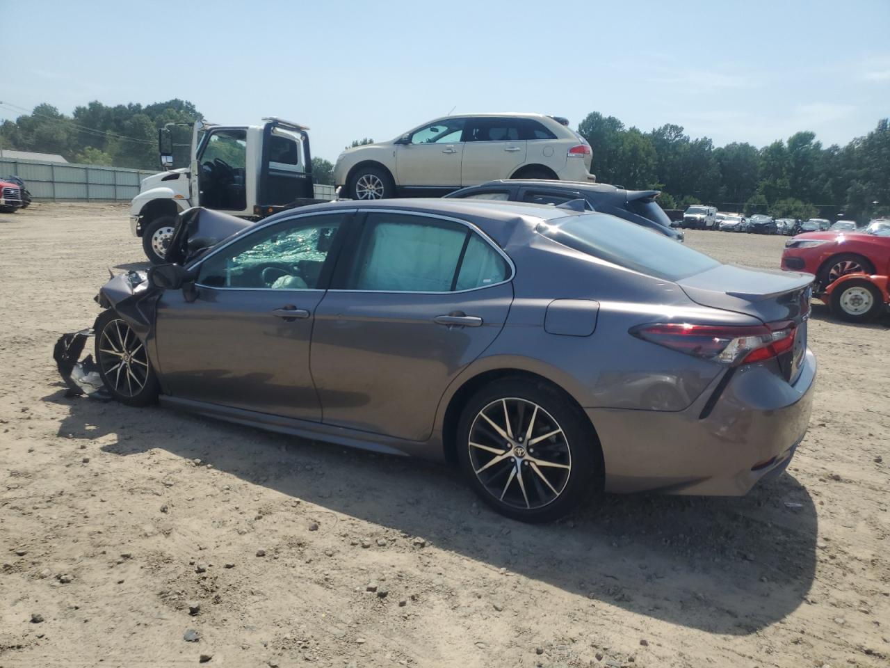 Obraz 2 z 2021 TOYOTA CAMRY SE 2021 z VIN 4T1G11AK4MU464548