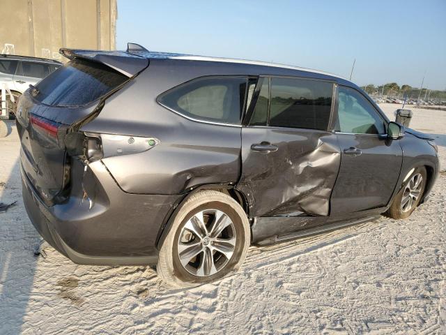 Obraz 3 z 2022 TOYOTA HIGHLANDER XLE 2022 z VIN 5TDGZRAH0NS126876