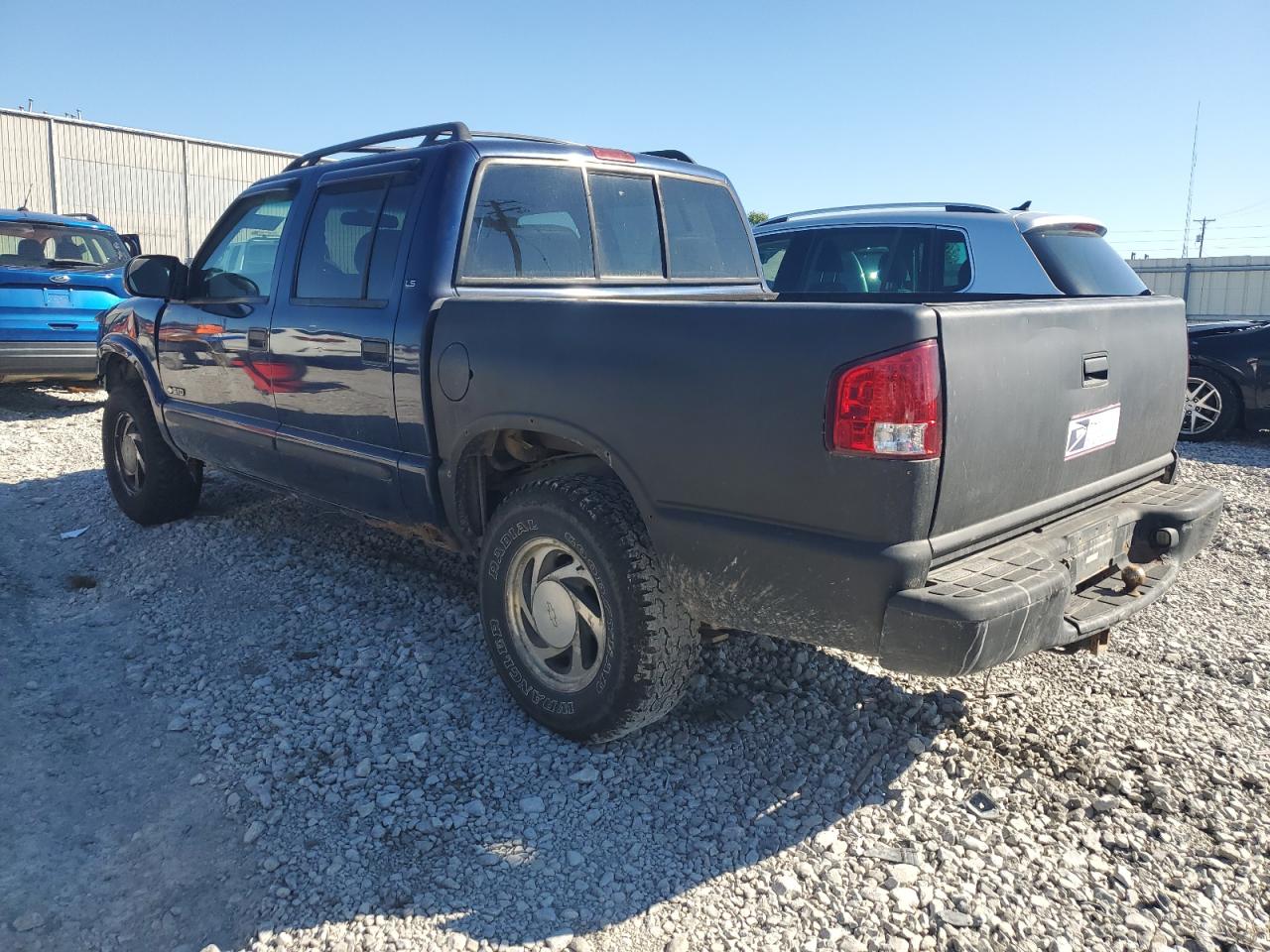Image 2 of 2002 CHEVROLET S TRUCK S10 2002 with VIN 1GCDT13W52K192327