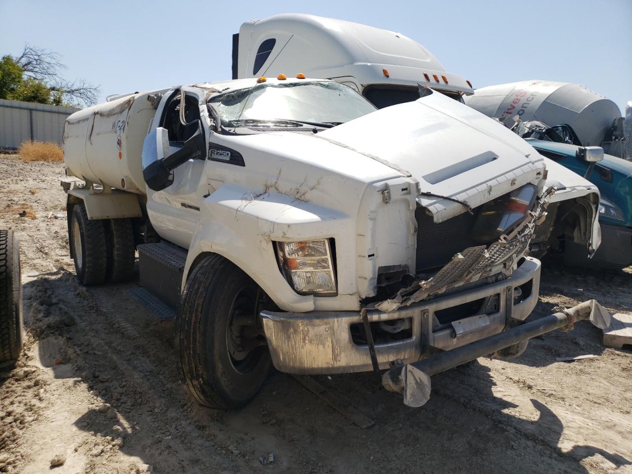 Image 1 of 2018 FORD F750 SUPER DUTY 2018 with VIN 1FDWF7DC8JDF03030