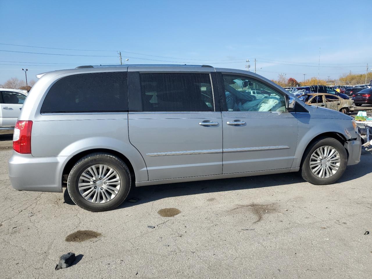Изображение 3 2015 CHRYSLER TOWN & COUNTRY LIMITED PLATINUM 2015 с VIN 2C4RC1GG0FR590884