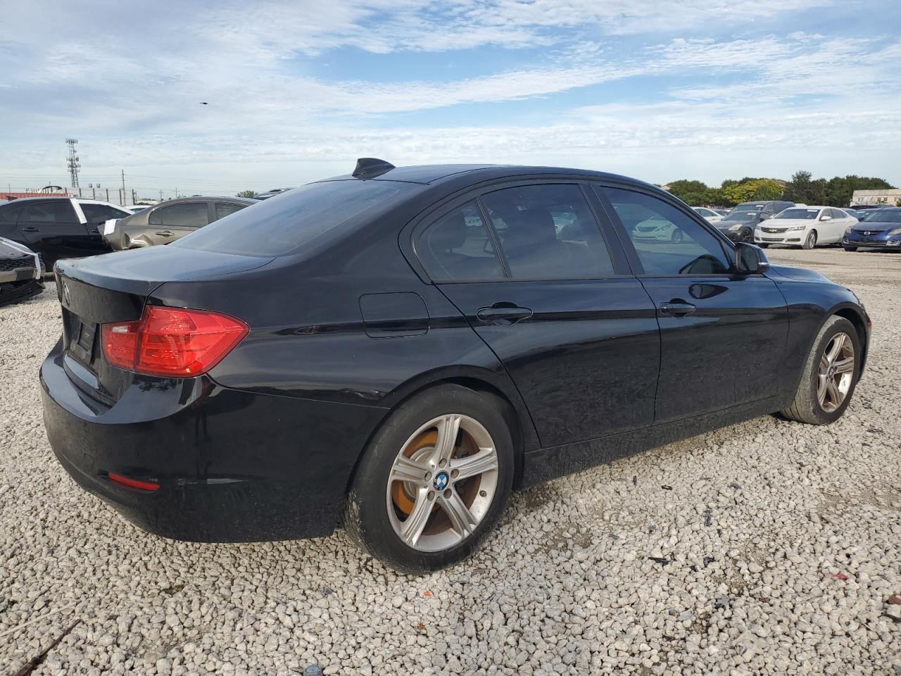 Obraz 3 z 2015 BMW 320 I 2015 z VIN WBA3B1C59F5A05620