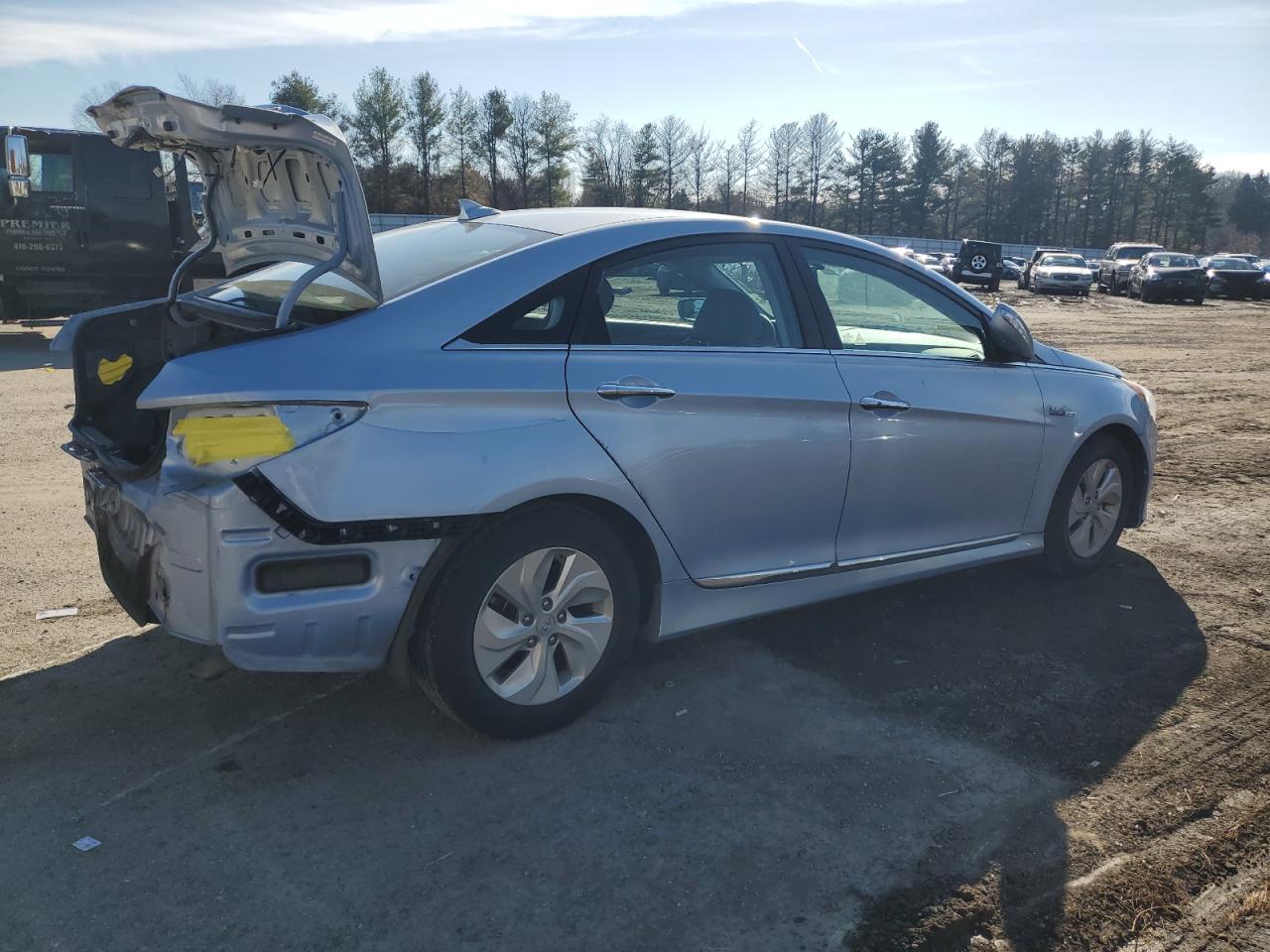 Image 3 of 2013 HYUNDAI SONATA HYBRID 2013 with VIN KMHEC4A4XDA067044