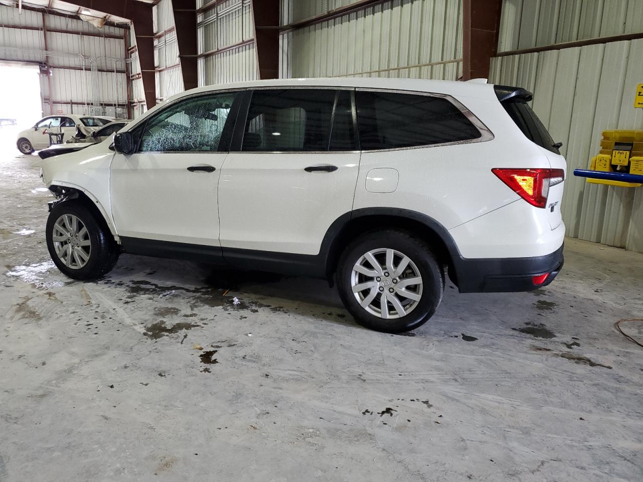 Image 2 of 2019 HONDA PILOT LX 2019 with VIN 5FNYF5H17KB040057