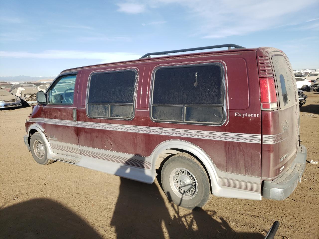 Image 2 of 1998 GMC SAVANA RV G1500 1998 with VIN 1GDFG15R3W1002424