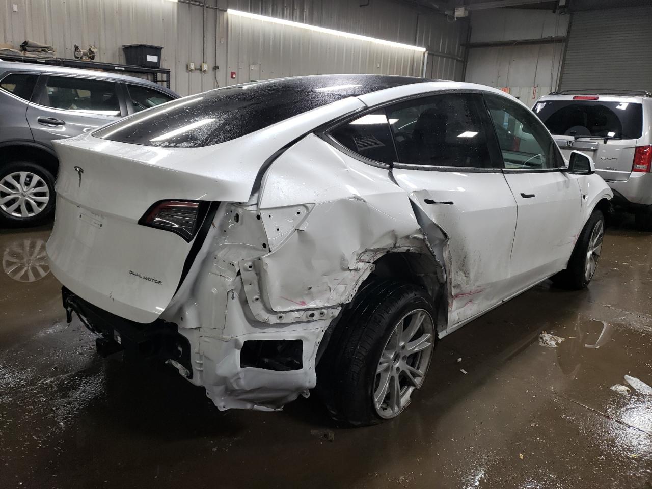 Изображение 3 2023 TESLA MODEL Y  2023 с VIN 7SAYGDEE2PF808343