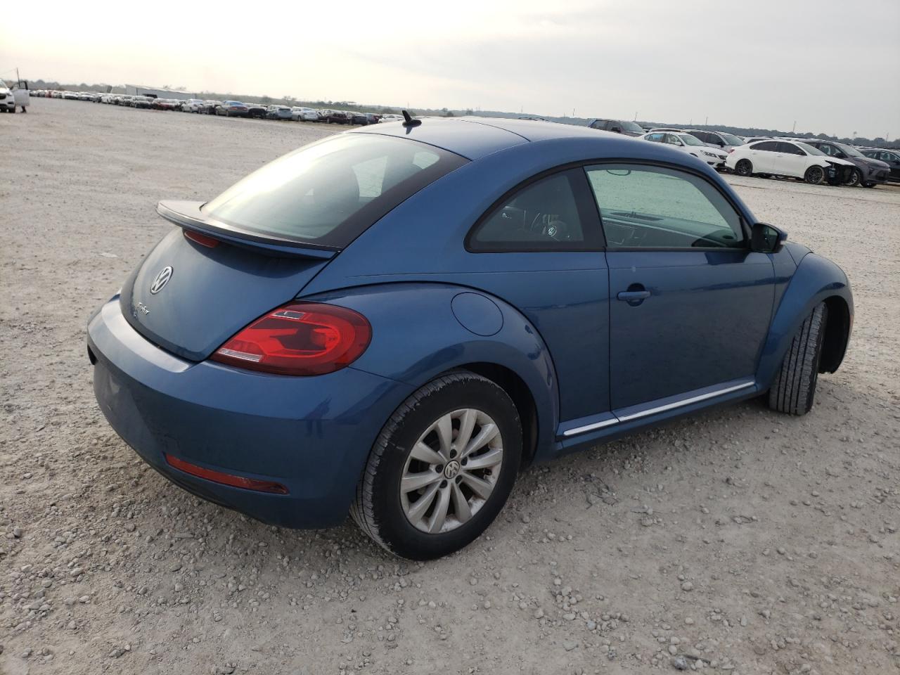 Изображение 3 2019 VOLKSWAGEN BEETLE S 2019 с VIN 3VWFD7AT3KM712676
