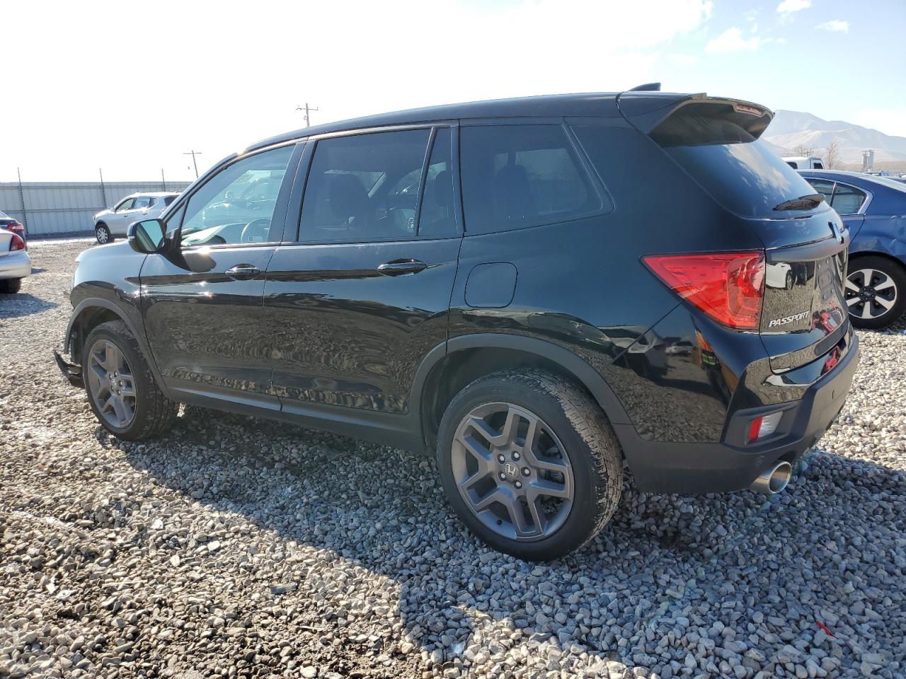 Image 2 of 2022 HONDA PASSPORT EXL 2022 with VIN 5FNYF8H52NB030478