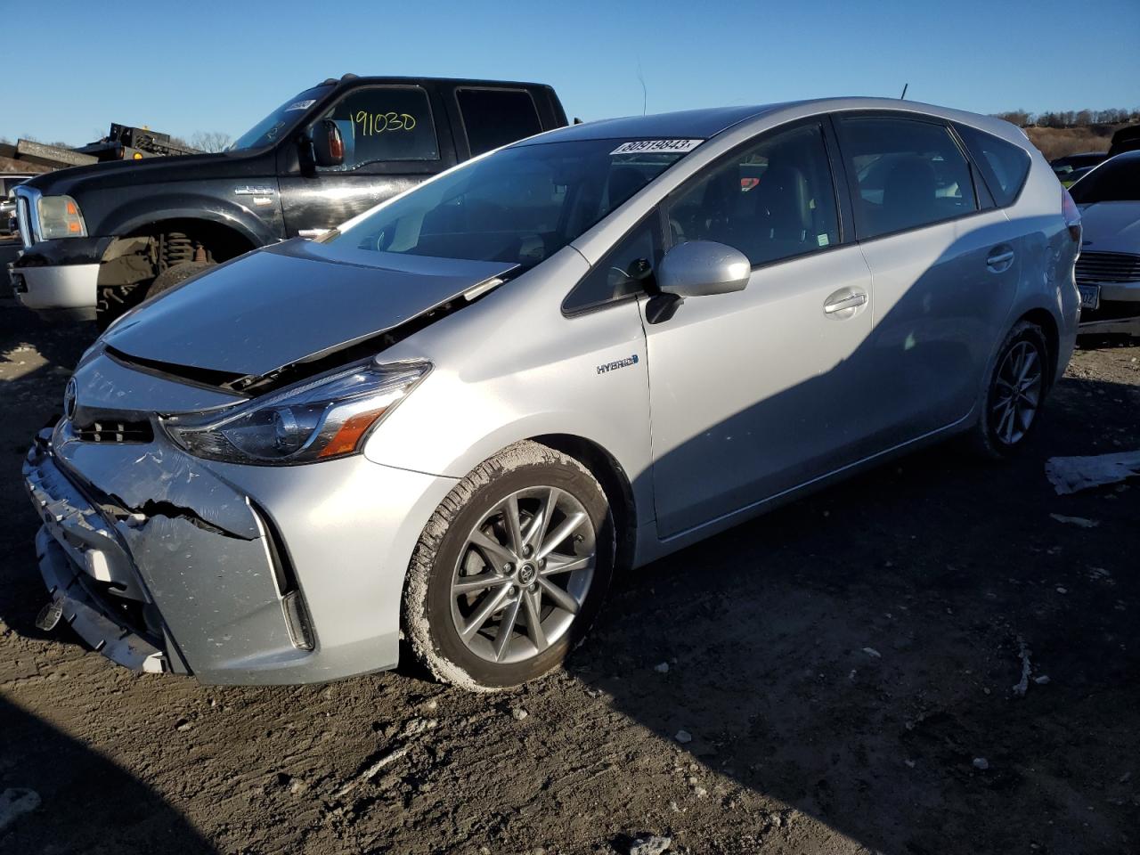 2017 TOYOTA PRIUS V  2017 image
