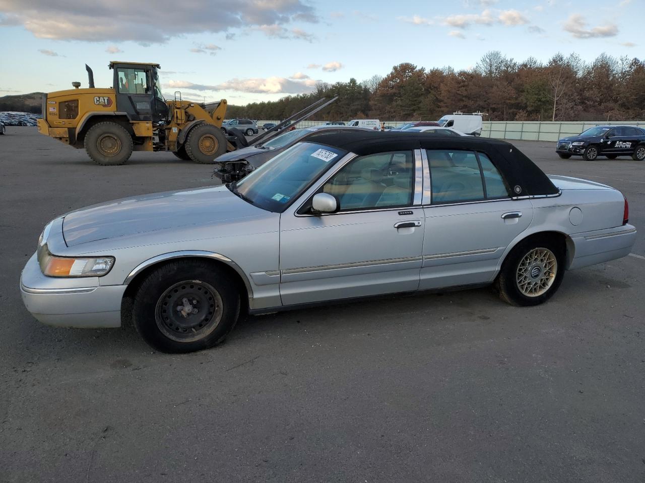 Image 1 of 2001 MERCURY GRAND MARQUIS GS 2001 with VIN 2MEFM74W01X688055