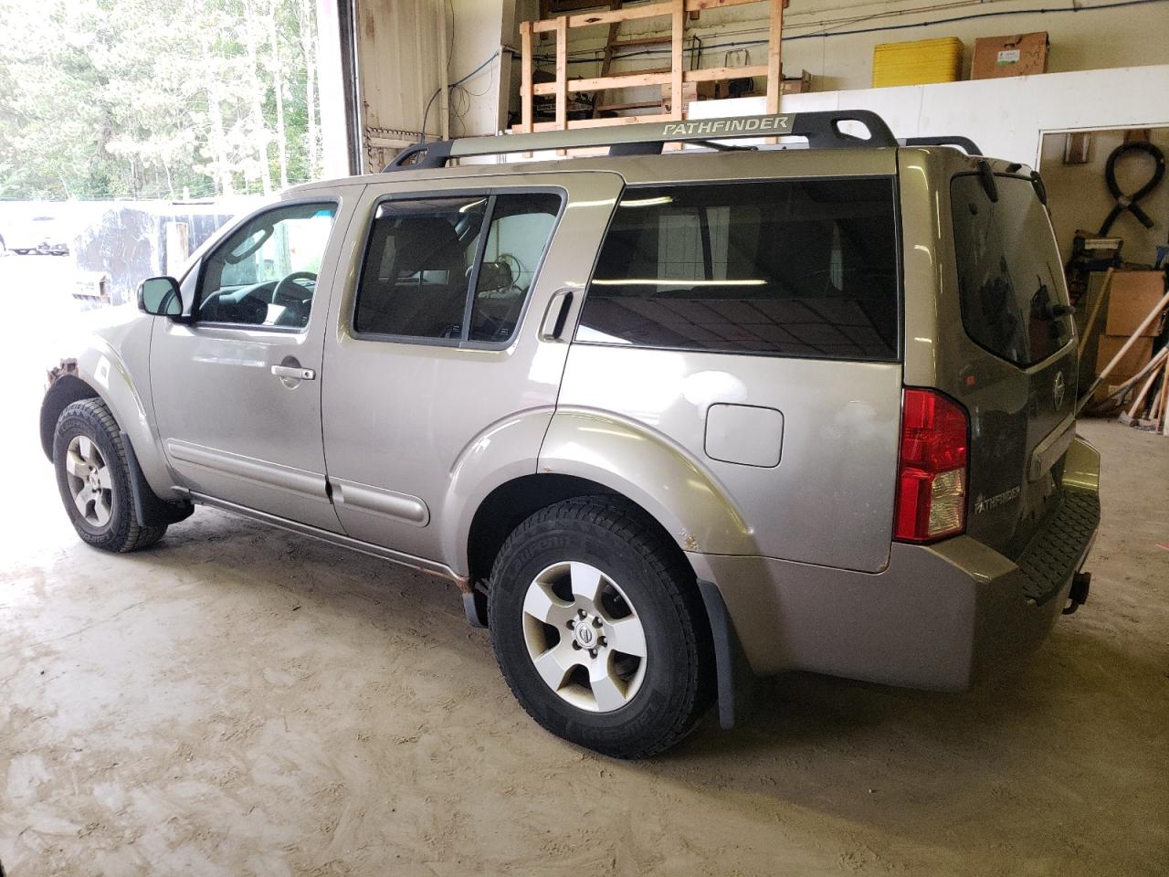 Изображение 2 2005 NISSAN PATHFINDER LE 2005 с VIN 5N1AR18W05C770791
