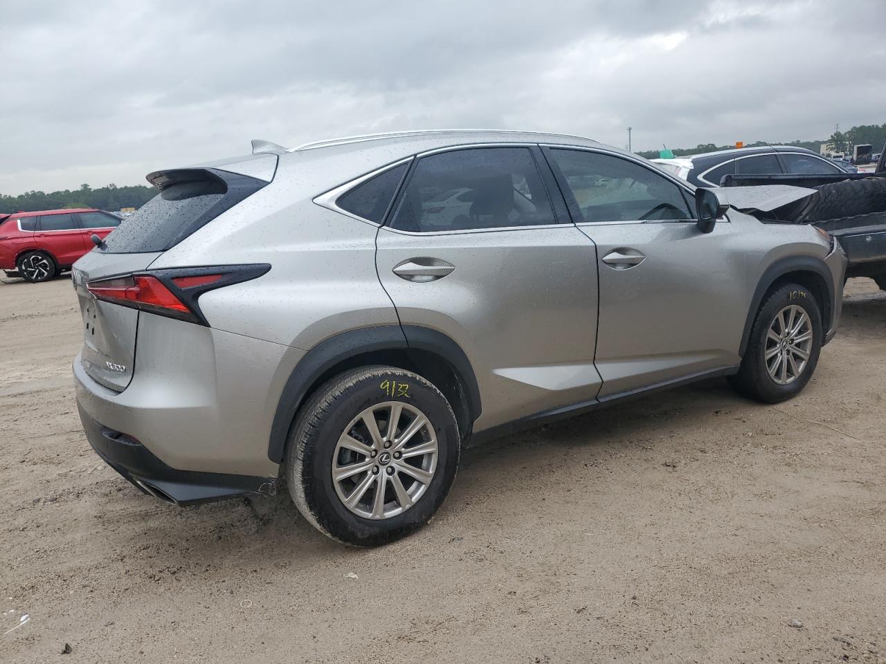 Obraz 3 z 2019 LEXUS NX 300 BASE 2019 z VIN JTJYARBZ3K2126924
