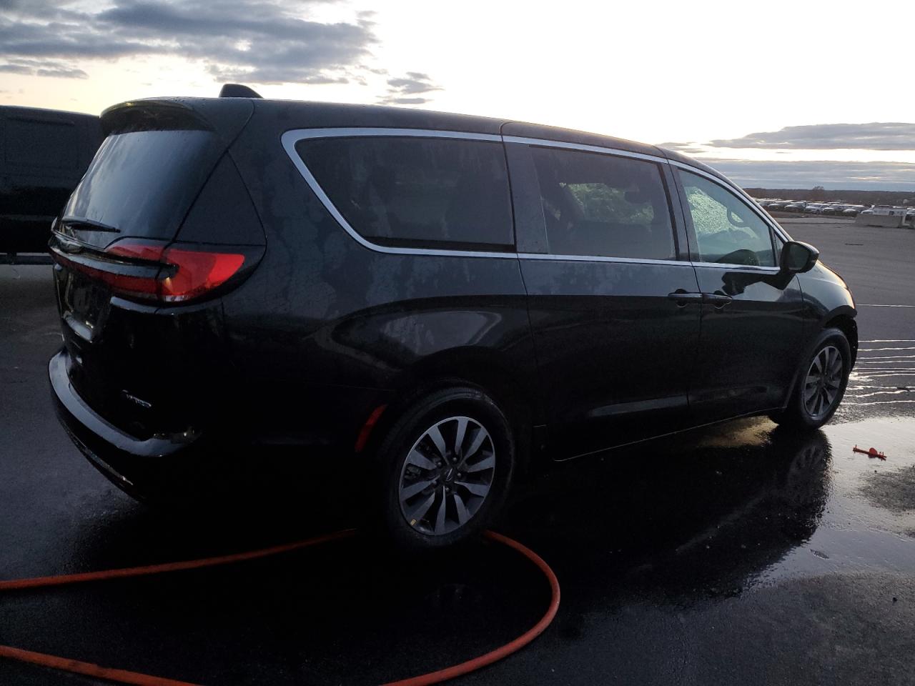 Image 3 of 2023 CHRYSLER PACIFICA HYBRID TOURING L 2023 with VIN 2C4RC1L79PR626241