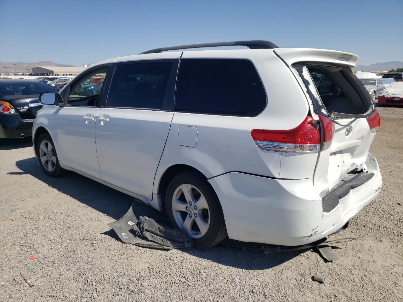 Obraz 2 z Toyota Sienna Le 2012 z VIN 5TDKK3DC6CS253091