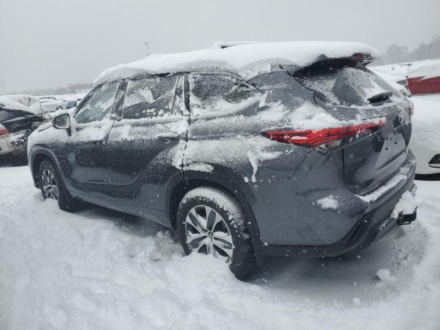 Obraz 2 z 2021 TOYOTA HIGHLANDER XLE 2021 z VIN 5TDGZRBHXMS557349