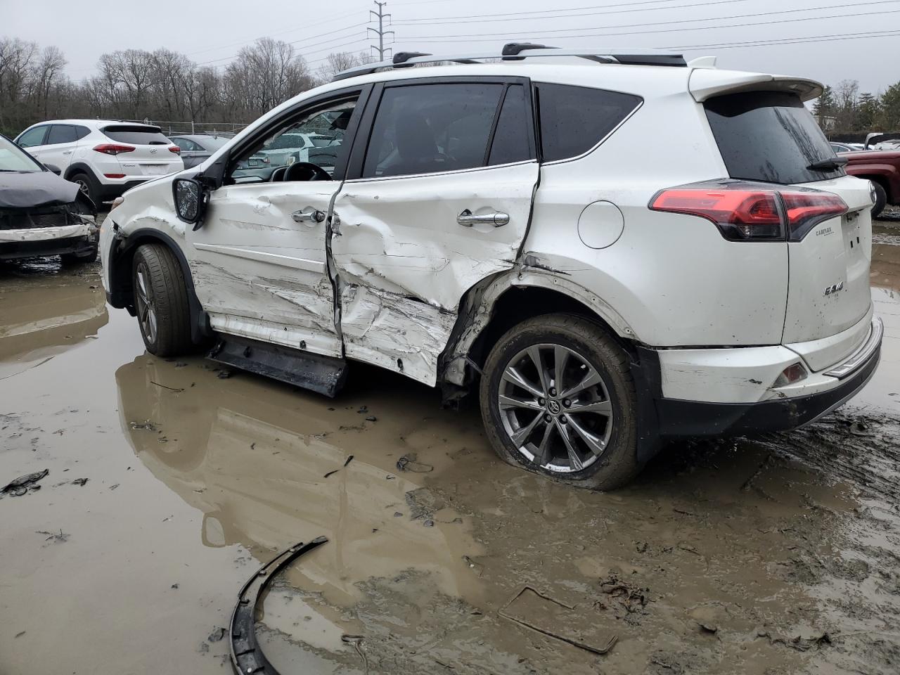 Obraz 2 z 2017 TOYOTA RAV4 HV LIMITED 2017 z VIN JTMDJREV0HD151772