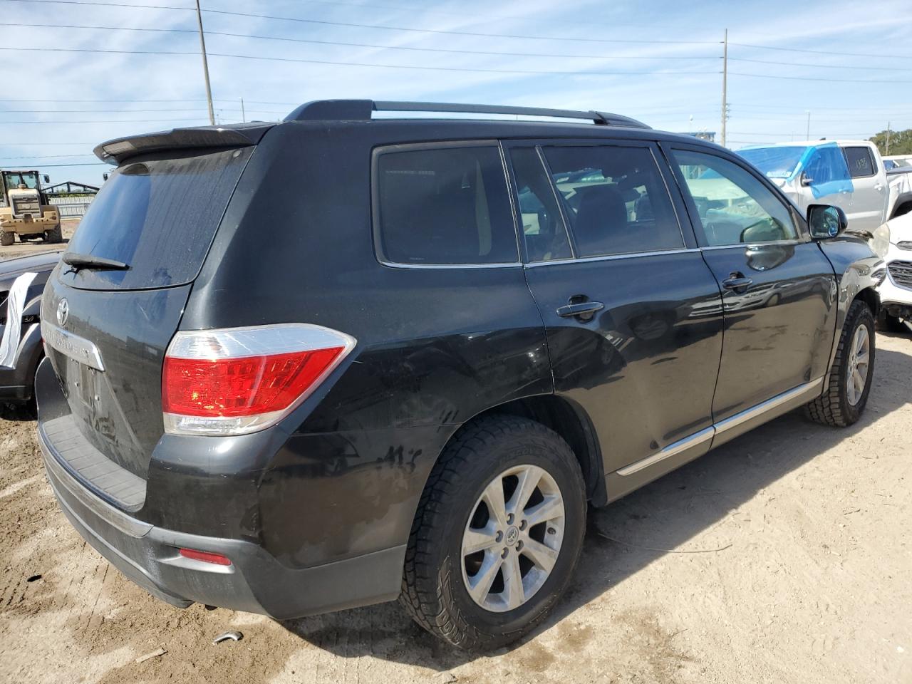 Изображение 3 2012 TOYOTA HIGHLANDER BASE 2012 с VIN 5TDZK3EH8CS056044