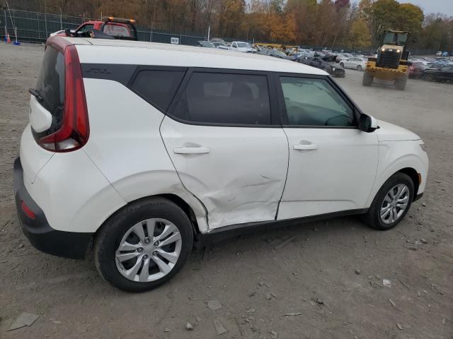 Image 3 of 2022 KIA SOUL LX 2022 with VIN KNDJ23AU7N7831429