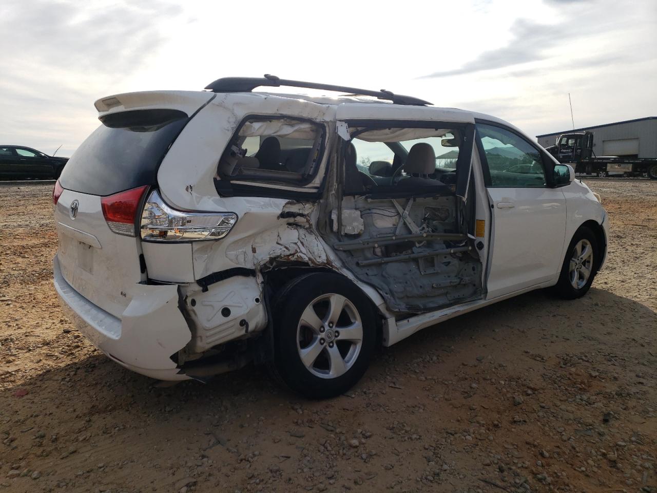 Image 3 of 2011 TOYOTA SIENNA LE 2011 with VIN 5TDKK3DCXBS175042