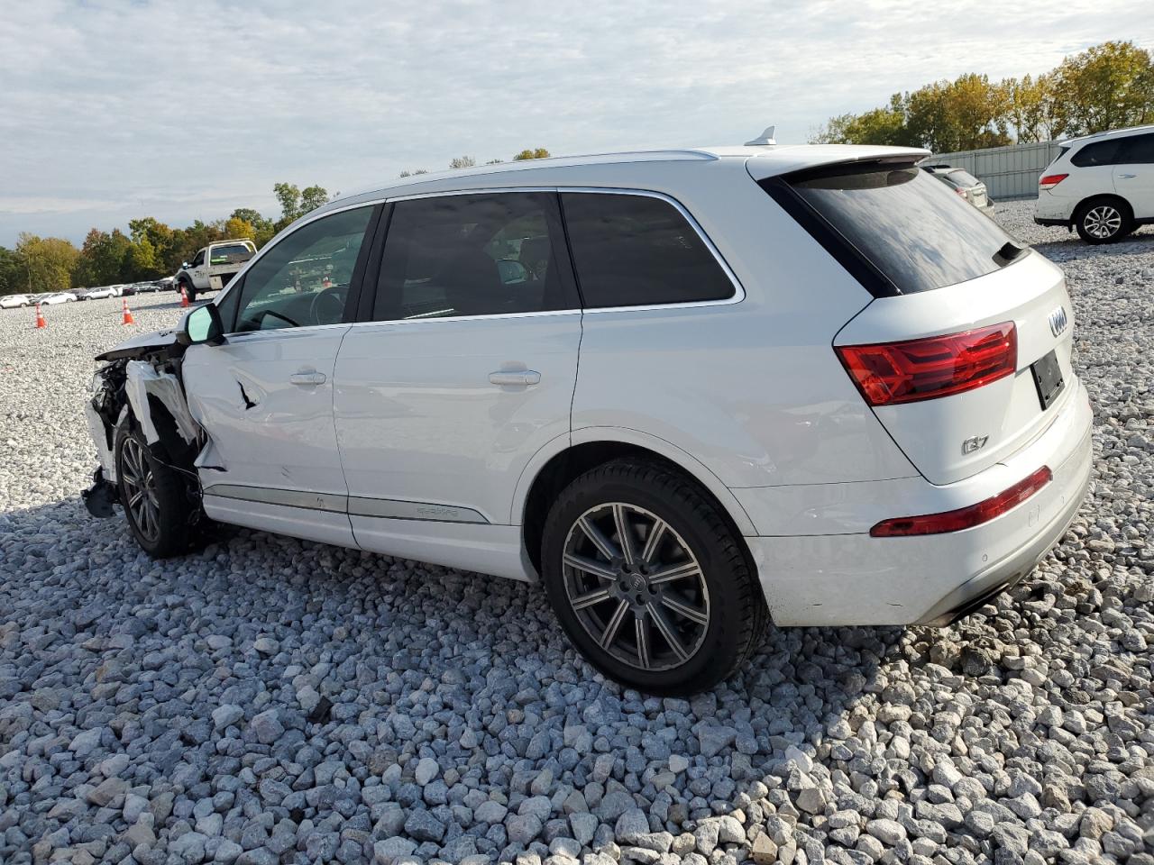 Изображение 2 2017 AUDI Q7 PREMIUM PLUS 2017 с VIN WA1LAAF72HD057724