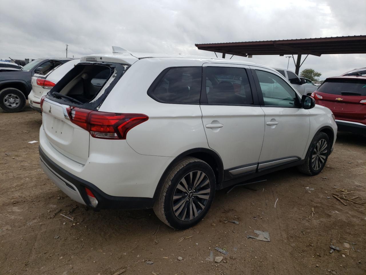 Obraz 3 z 2020 MITSUBISHI OUTLANDER ES 2020 z VIN JA4AD2A39LZ006614