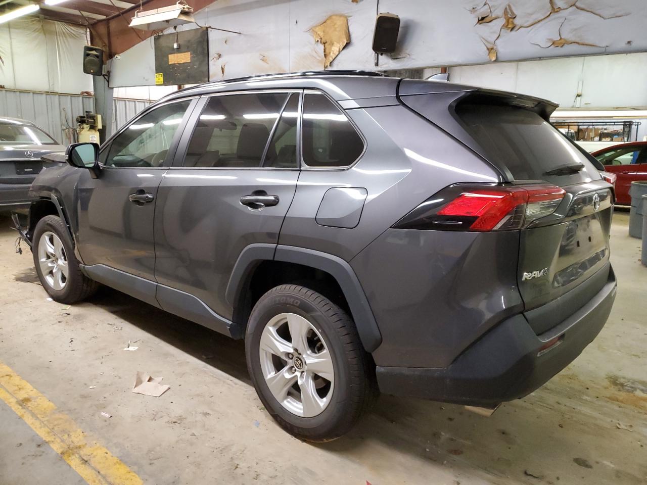 Image 2 of 2021 TOYOTA RAV4 XLE 2021 with VIN 2T3W1RFV0MW161867