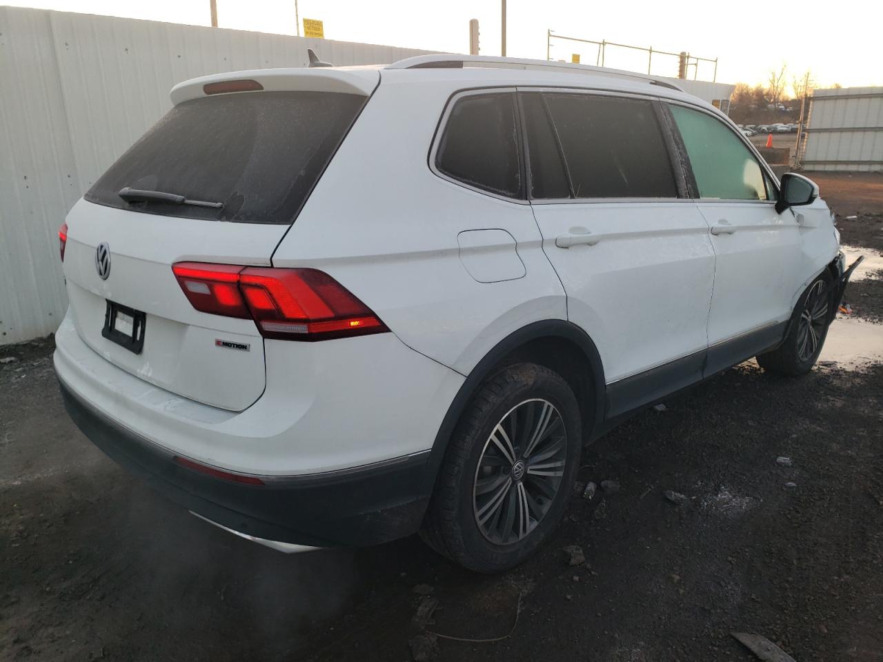 Image 3 of 2019 VOLKSWAGEN TIGUAN SE 2019 with VIN 3VV2B7AX8KM100162