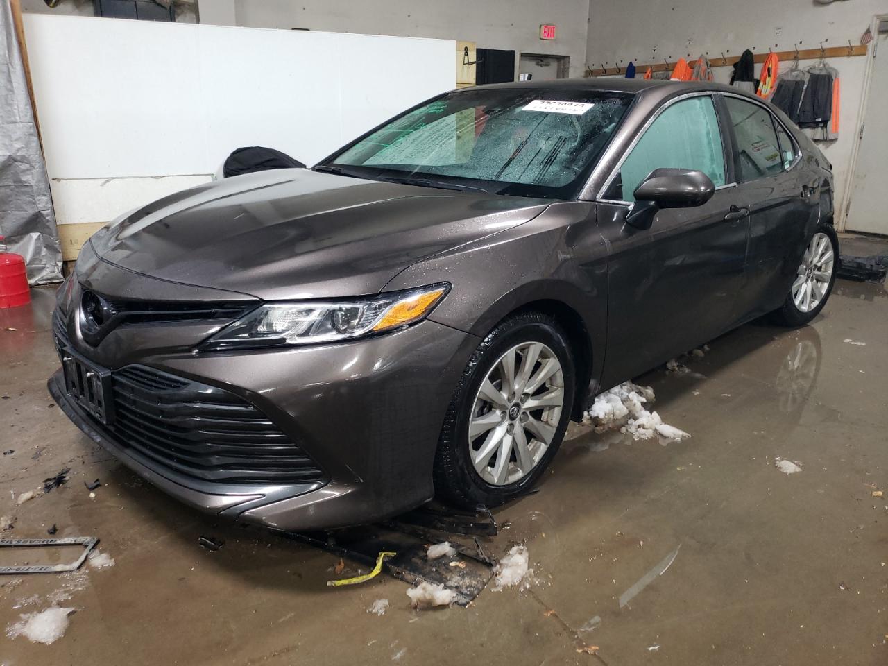Image 1 of 2018 TOYOTA CAMRY L 2018 with VIN 4T1B11HK5JU609317
