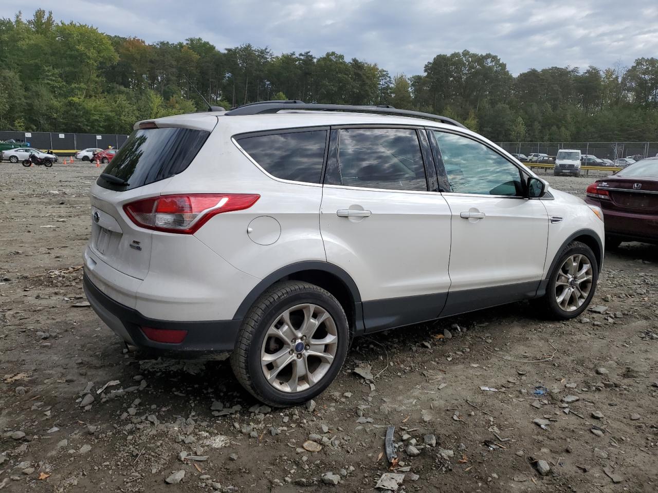 Image 3 of 2013 FORD ESCAPE SE 2013 with VIN 1FMCU9GX4DUD07948